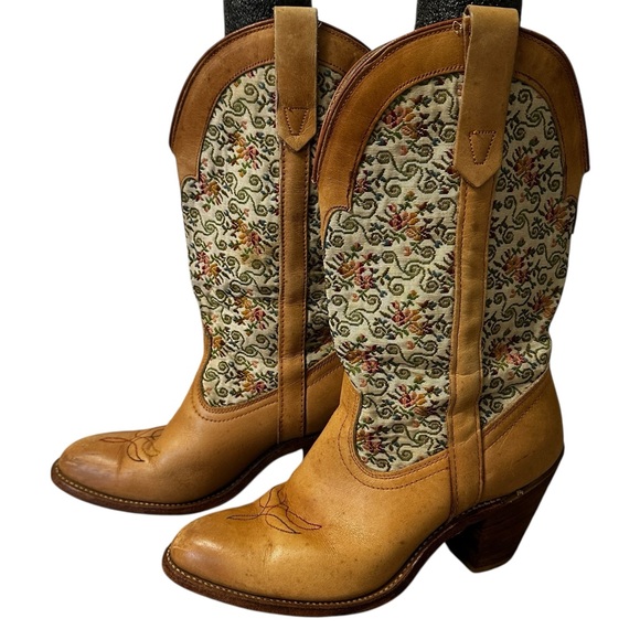 Vintage Rare Miss Capezio Floral Embroidered Tan Western Boots Size 9